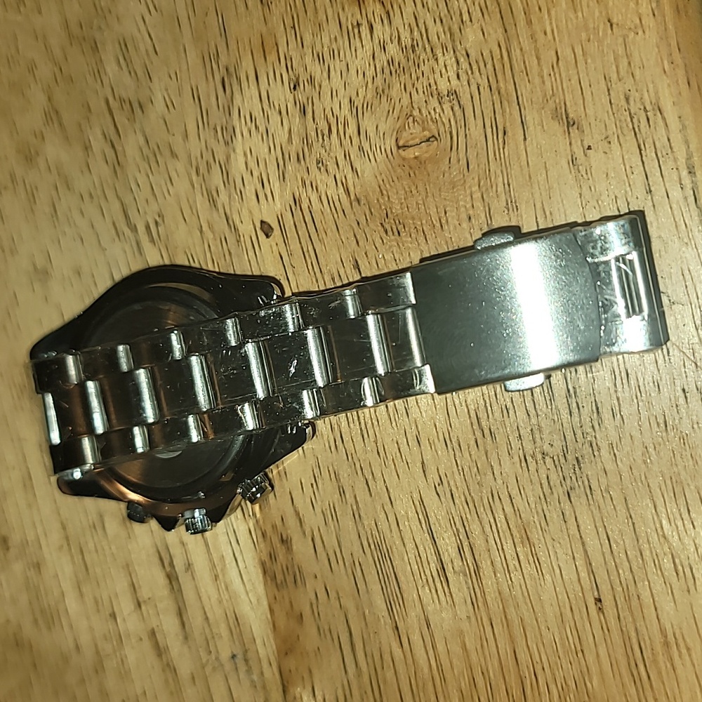 Green Notice R Quartz Watch - Picture 3 of 4